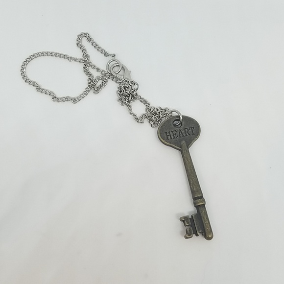 GASOLINE GLAMOUR Jewelry - 2.75" heart antique necklace silver chain new GASOLINE GLAMOUR Jewelry - 2.75" heart antique necklace silver chain new